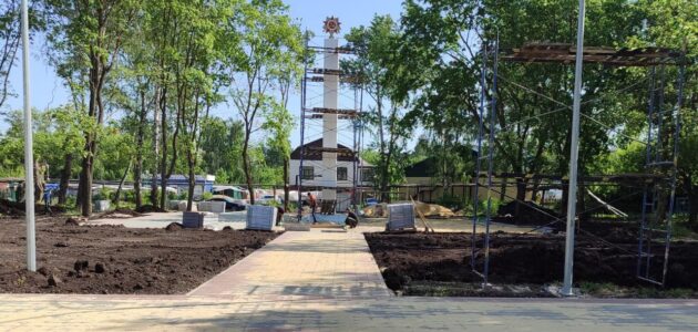  каменке начали ремонтировать памятник сквере тружеников тыла 